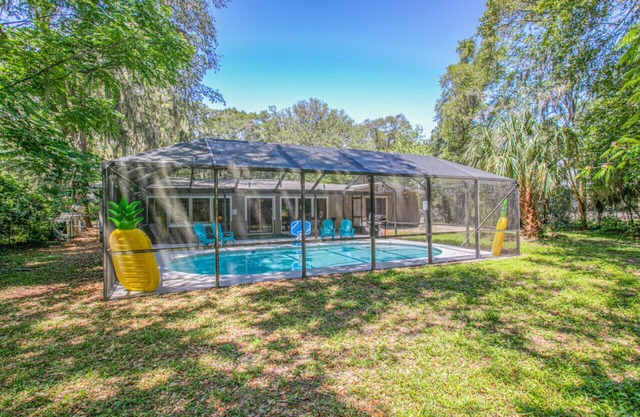 Pineapple Paradise~Pool+Hot Tub+Billiards+Grill!
