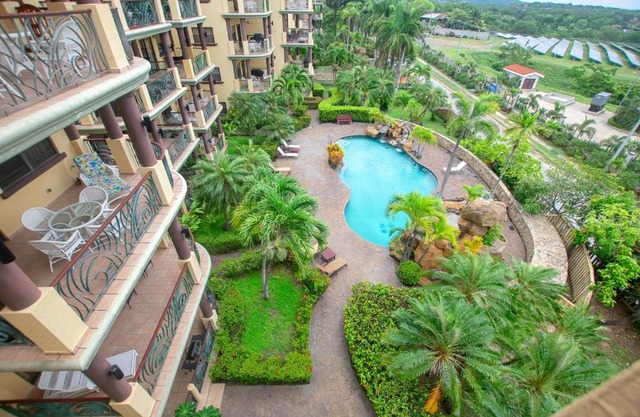 Pineapple Villa 142 condo
