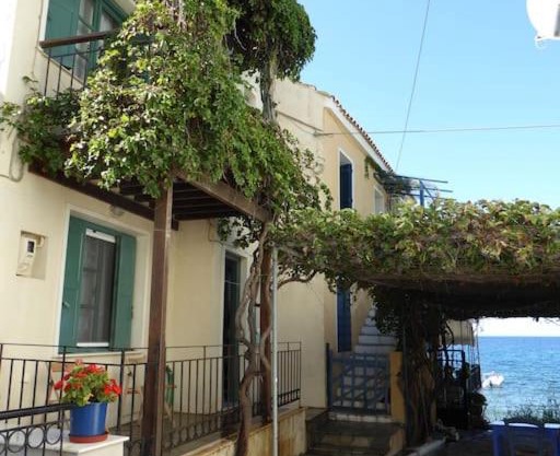 Pinelopi Holiday House