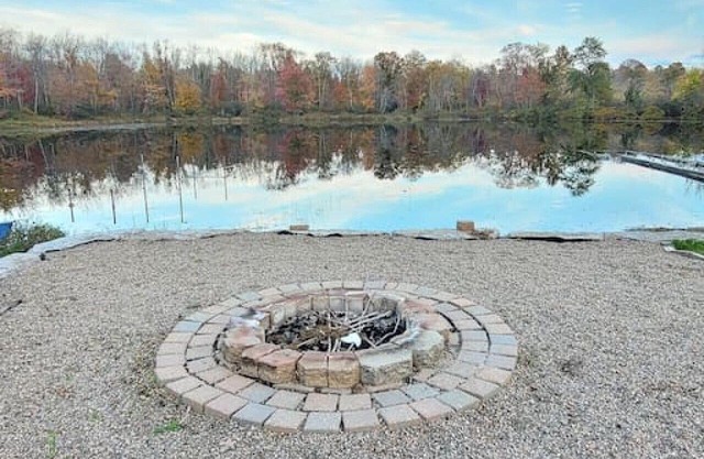 Pines Bay Waterfront cottage with Hot tub!