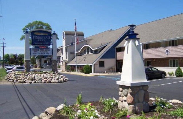 Pinestead Reef Resort