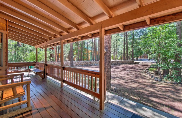 Pinetop Cabin + Deck & Treehouse: Hike & Golf