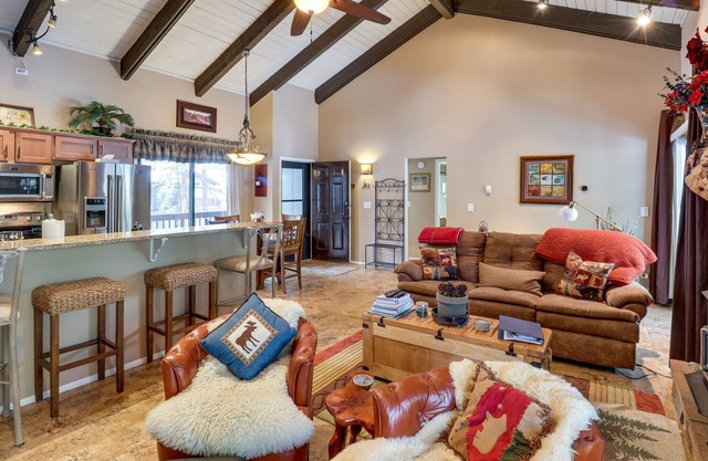 Pinetop Vacation Rental Near Golf & Skiing!