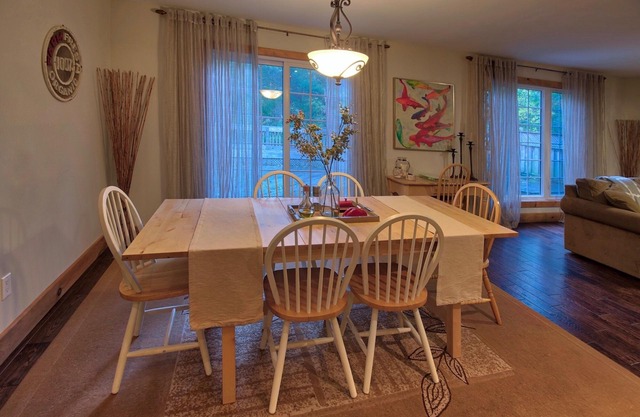 Pinetree Place: Lovely Huron Woods Cottage!