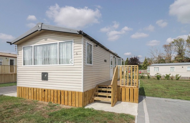 PINEWOOD, family friendly, with a garden in Kidlington