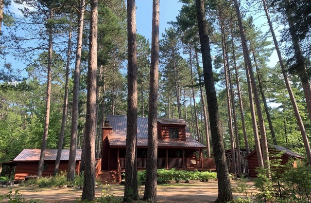 Piney Woods Retreat: Sauna, State Parks & Trails!