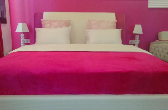 Pink Apartment near Airport