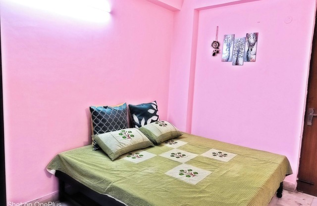 Pink Bliss: Cozy Retreat in Saket
