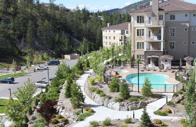 Pinnacle Pointe Resort # 1405- 1Bedroom + Den -1Bath -- 90 Day Min --