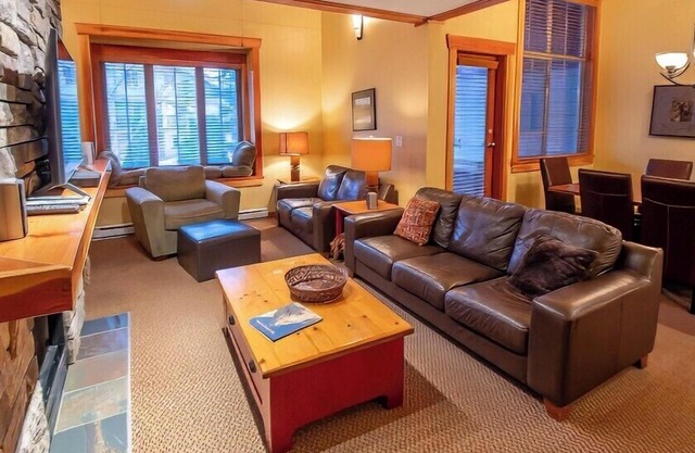 Pinnacle Ridge Chalets by Fernie Lodging