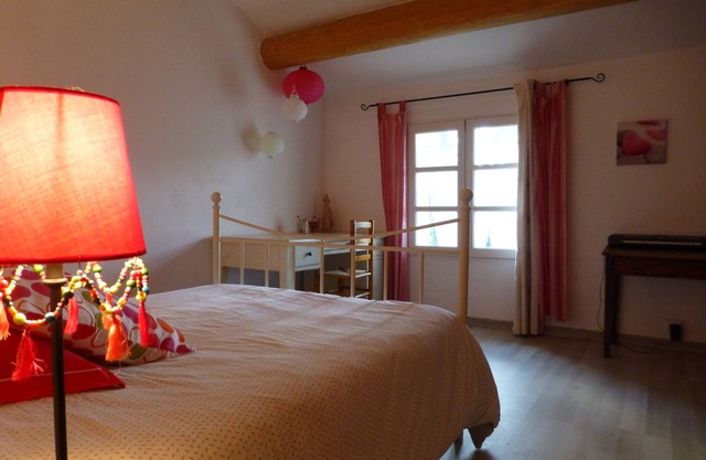 Piolenc: Exceptional Grand Mas Provençal on a hillside on the edge of a forest
