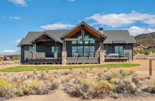 Pioneer by AvantStay | Fire Pit + Hot Tub | Inside The Brasada Ranch Community