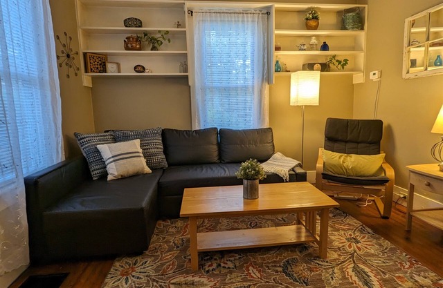 Pioneer Cottage Pristine 1 bedroom home, 5 minutes to All Star, private patio