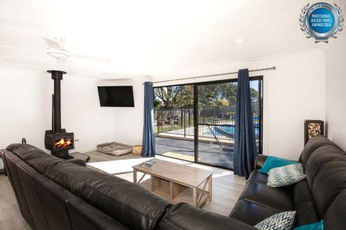 Pipers Spot - Pet Friendly - Fireplace with Swimming Pool