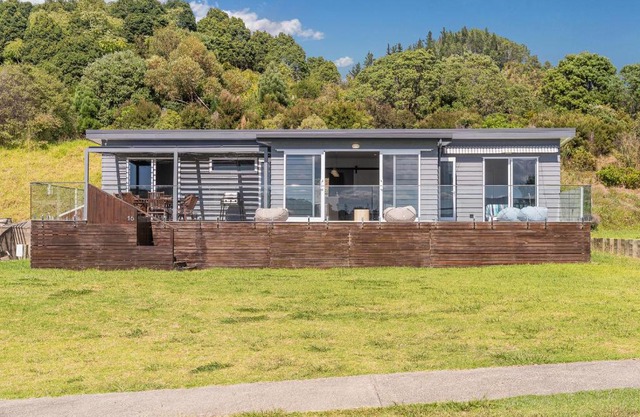 Pipi Palace - Cooks Beach Holiday Home