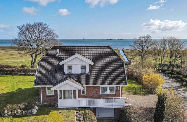 Pippilotta - directly on the water, sauna, whirlpool, winter garden, terrace, fireplace