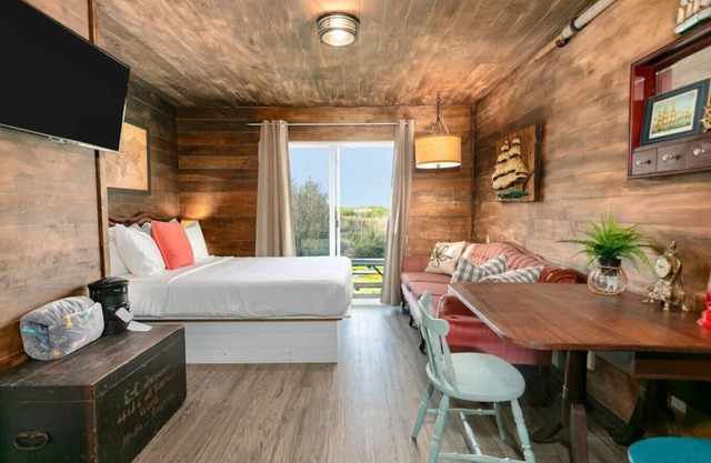 Pirate Themed Room | Fast WiFi
