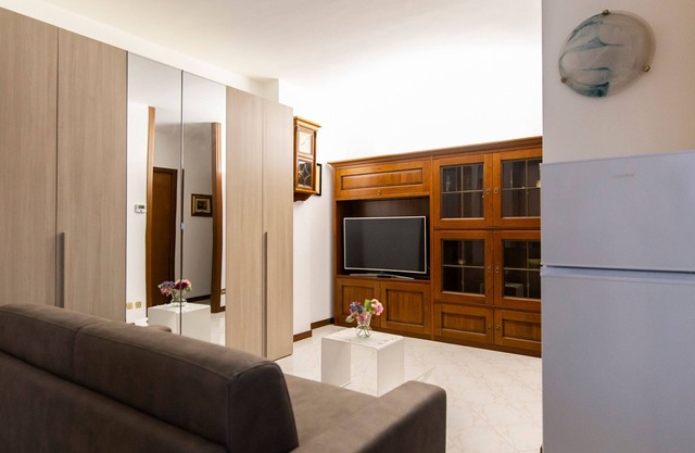 Pisani 4 in Monza With 1 Bathrooms