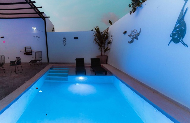 Piscina grande, 3 recamaras, 3 baños, Un solo piso. Wifi fibra optica, parking.