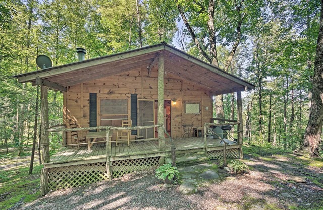 ¡NUEVO! Pisgah Forest 'The Oak' Cabina w / Deck by Creek