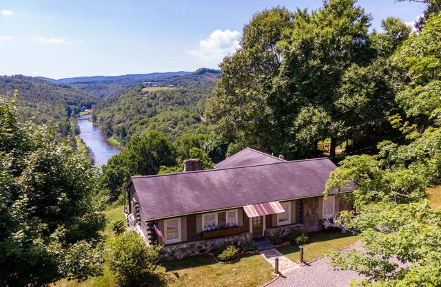 Pisgah Heights - Stunning high elevation views of the New River!