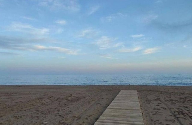 Piso Bolnuevo Playa, muy cerca de la playa, al lado todos los servicios,.