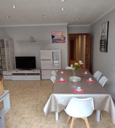 Piso de 4 habitaciones en el centro de Roses