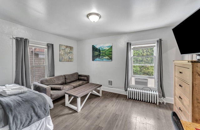 Pitcher's Paradise Apt 2 All Star Baseball Rentals