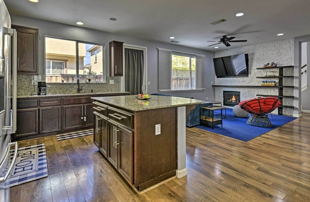 Pittsburg Retreat w/ Patio < 2 Mi to Suisun Bay!