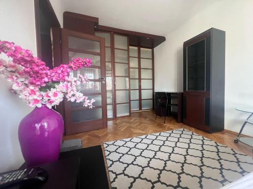 Plac Bankowy Apartment, Metro