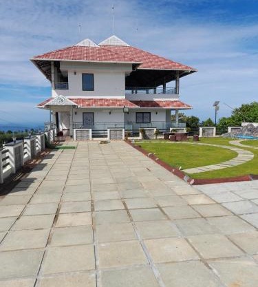 Plachoos Gardens - A luxury serviced villa in Kuttikkanam, Peermede