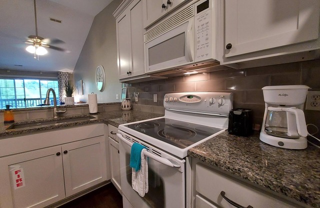 Placid Place Condo, Walk to Marina, Fishing & Boat Rentals