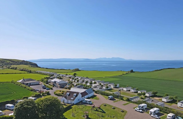 Pladda Pod with Hot Tub