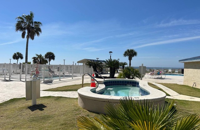 Plantation Palms 6103