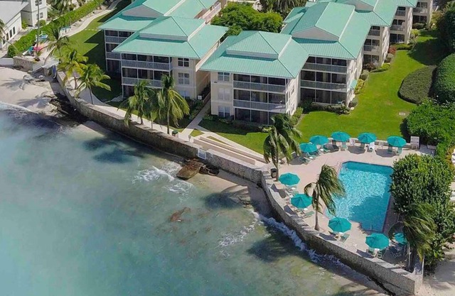 Plantation Village # 64 Seven Mile Beach Fully Renovated Modern 2 Bed 2 Bath