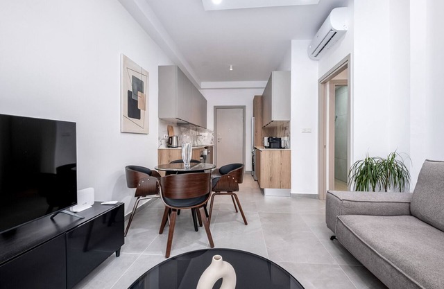 Platinum 77 VII - Two Bedroom Apartment, Sleeps 4