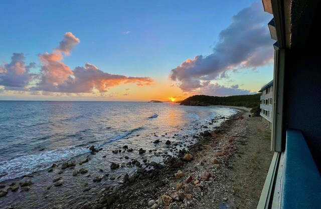 Platinum Paradise! Renovated/Modern Luxury! Romantic Couples Getaway! Book Now!