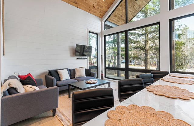 Play, dine and relax amongst the beauty of Georgian Bay and The Bruce Trail.