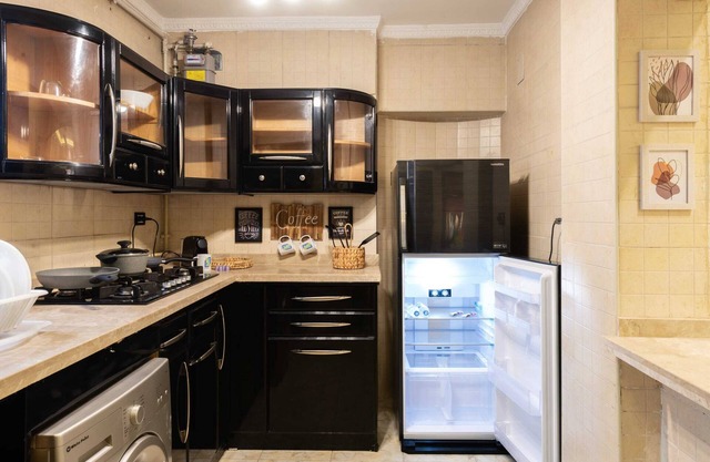 Play Foosball & Do Yoga - 1 BR Apt. 5 Min To Airport