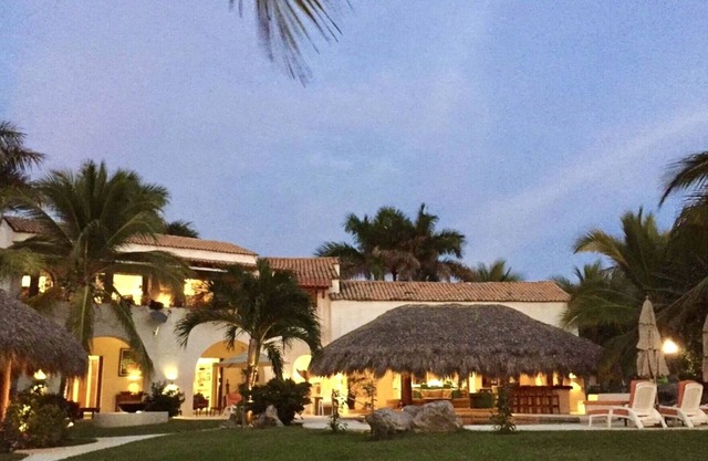 Playa Blanca Estate Beachfront (solo adultos)