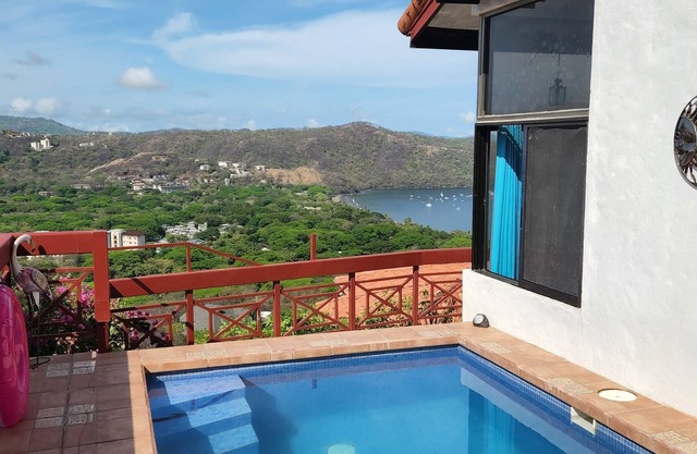 Casa Vista Mágica, villa de playa de 3 dormitorios, piscina privada, impresionantes vistas al mar.