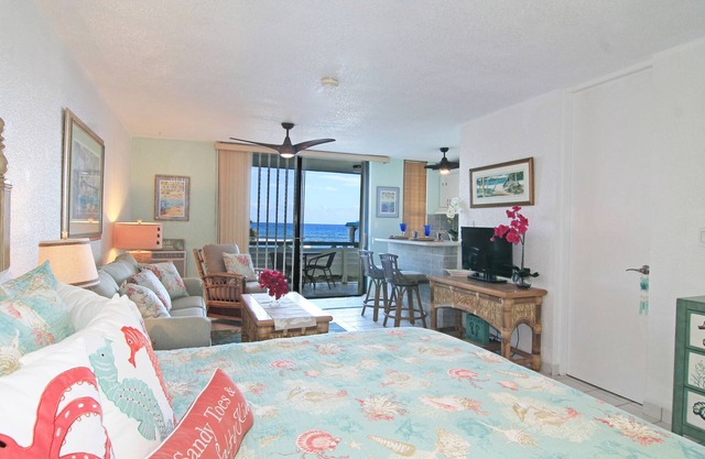 Playa Linda - St. Thomas Oceanfront Studio Condo en Pool & Bolongo Beach, USVI