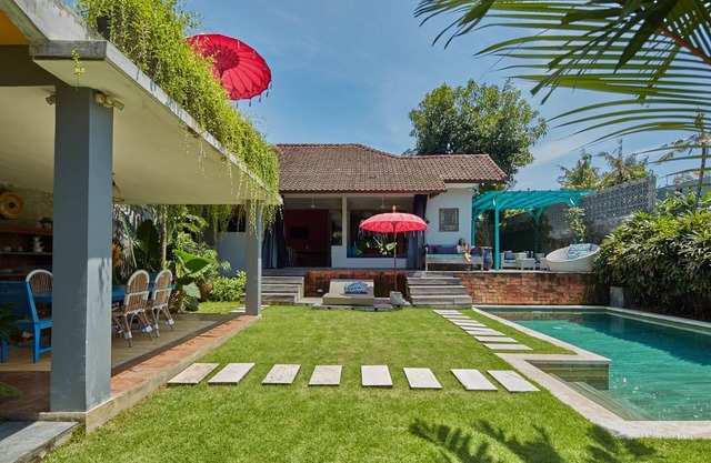 Peculiar Villa Lugar Tropical Seminyak