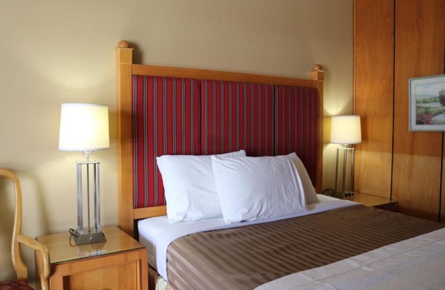 Plaza Motel