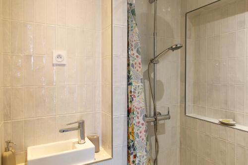 Pleasant 1BD Duplex for 4 Batignolles