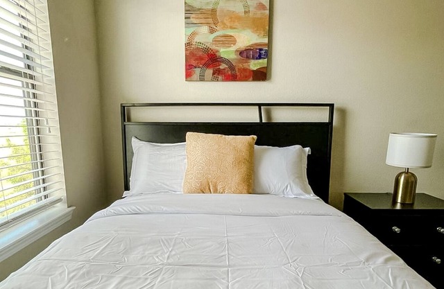 Pleasant 2BD/2.5BA + Gym - Stillwater