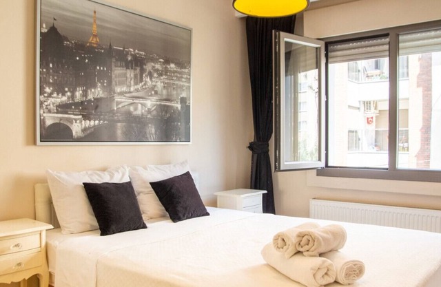 Pleasant and Central Flat with Balcony in Izmir