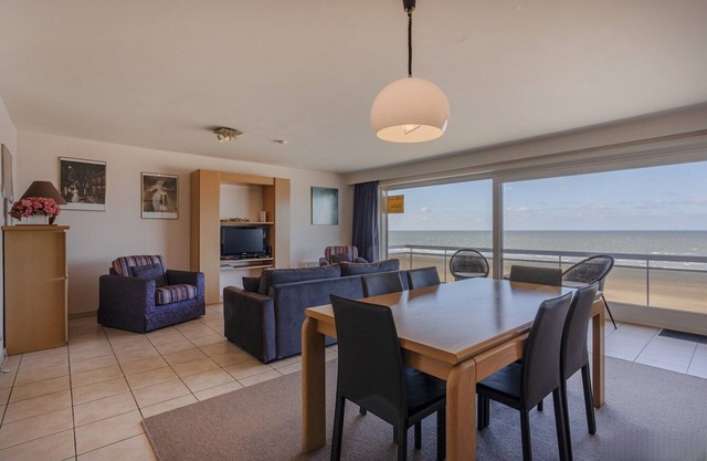 Agradable piso en primera línea de mar con terraza