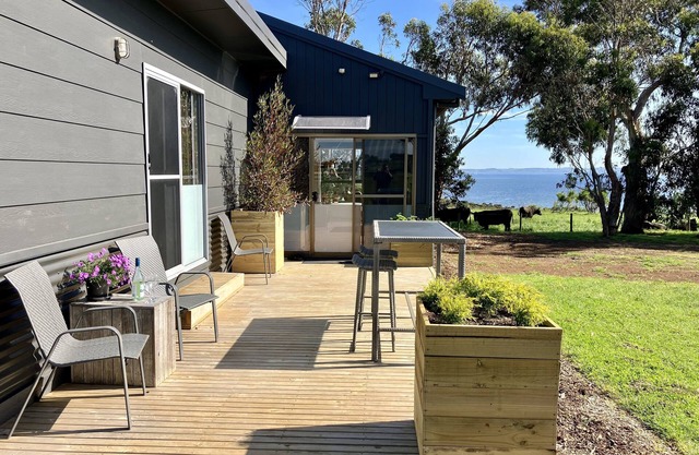 Pleasant Point Cottage - exclusive seaside haven