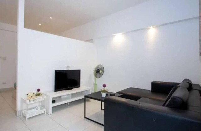 Pleasant Simple Vacation Studio Condo - AC - WiFi - Close to Chiang Mai centre